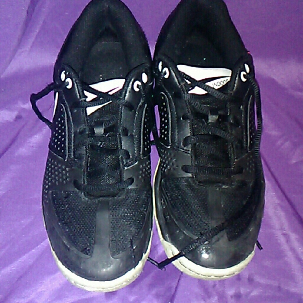 NIKE black running shoes